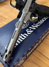 Load image into Gallery viewer, USED Smith &amp; Wesson Victory .22LR
