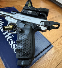 Load image into Gallery viewer, USED Smith &amp; Wesson Victory .22LR
